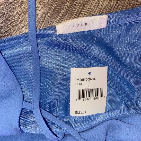 V shaped romper with pockets - Picture 4 of 5